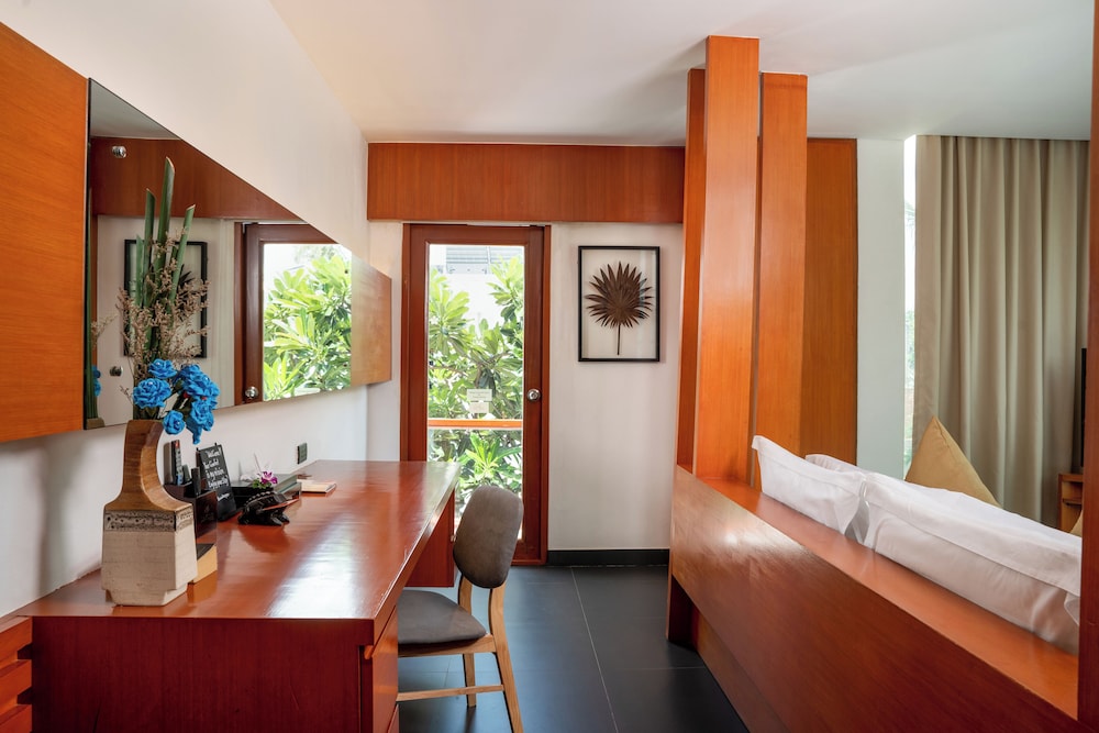 Suite, 1 Bedroom, Sea View (Free Daily Minibar) - Photo 5