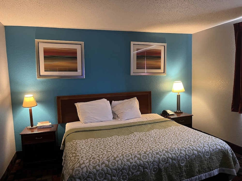 Room, 1 King Bed, Accessible, Non Smoking - Photo 2