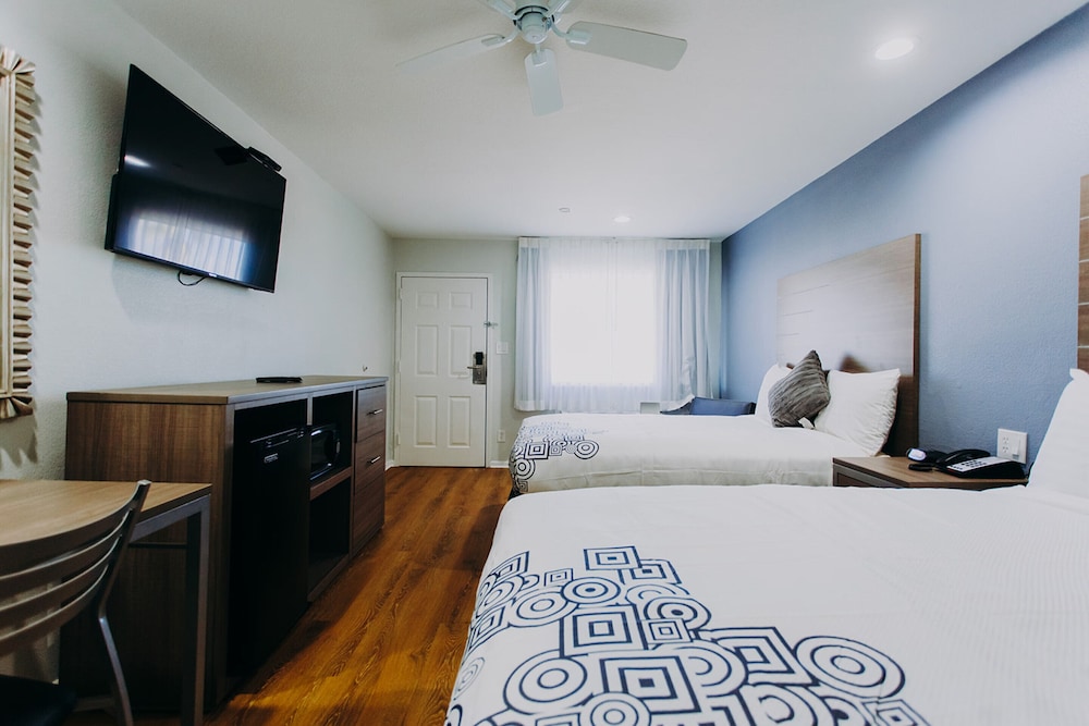 Room, 2 Queen Beds, Non Smoking photo 3