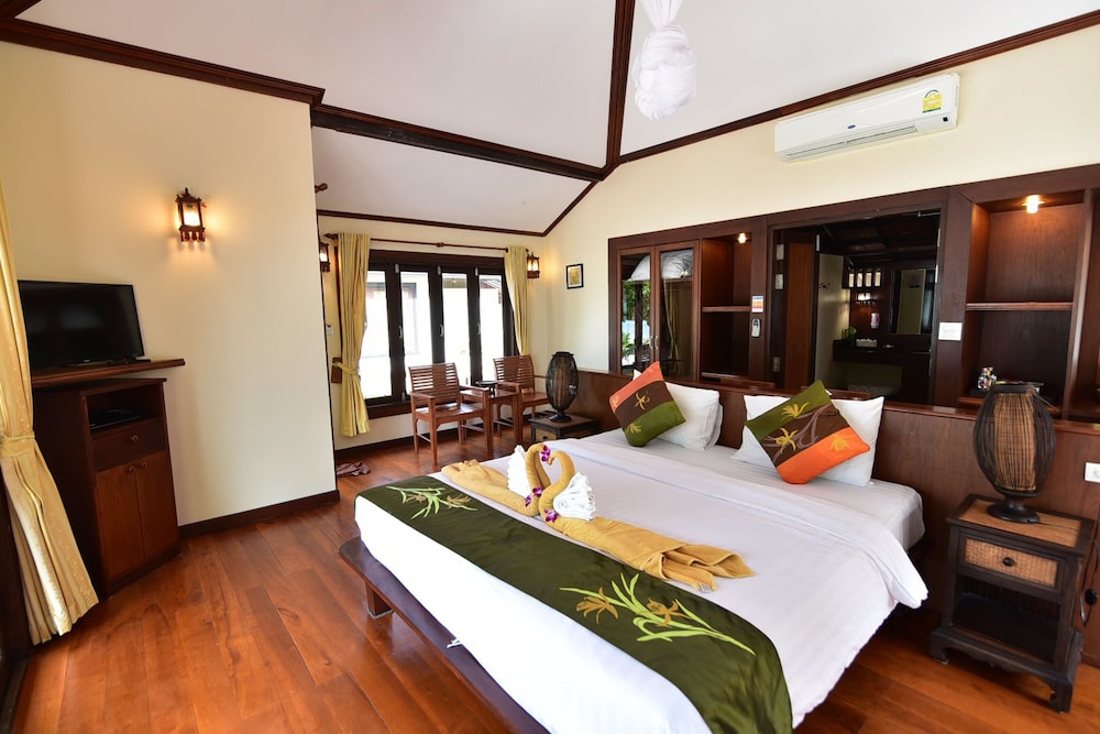 Deluxe Beachfront Family Villa photo 3