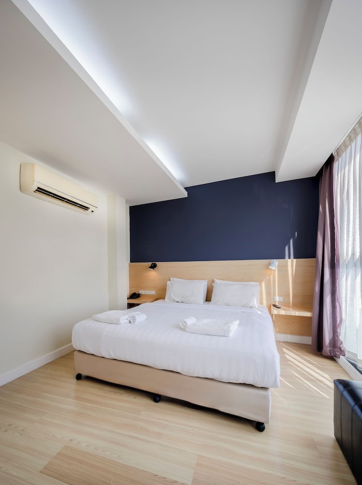 Standard Double Room, Non Smoking, Canal View photo 2