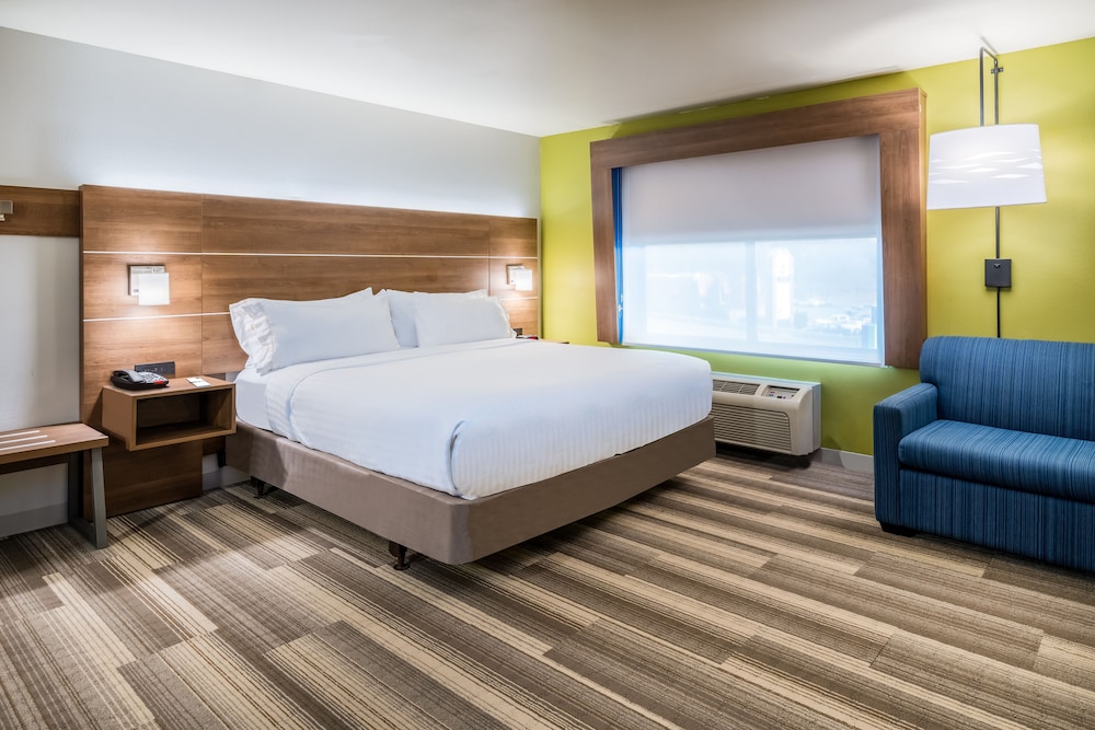 Suite, 1 King Bed with Sofa bed (Extra Floor Space) - Photo 1