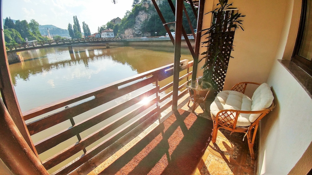 Junior Double Room Single Use, Balcony, Overwater photo 1