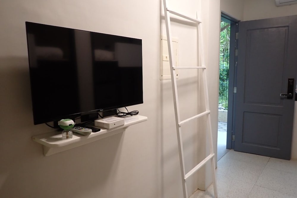 Economy Room, Multiple Beds, Non Smoking - Photo 6