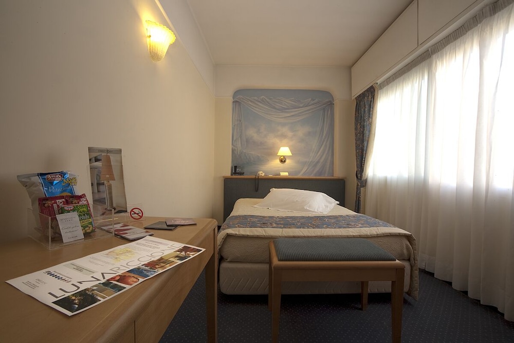 Standard Double Room Single Use photo 2