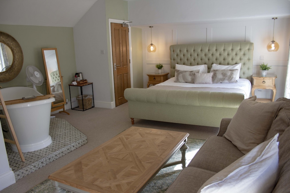 Suite, Ensuite photo 2