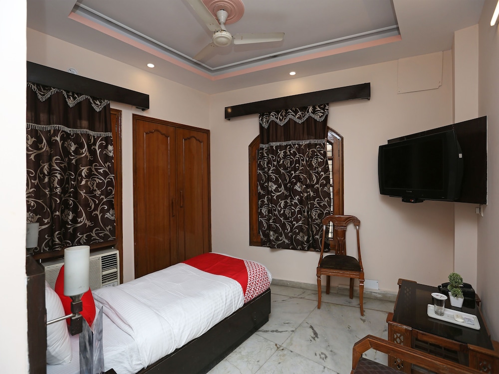 Single Room, 1 Queen Bed photo 3