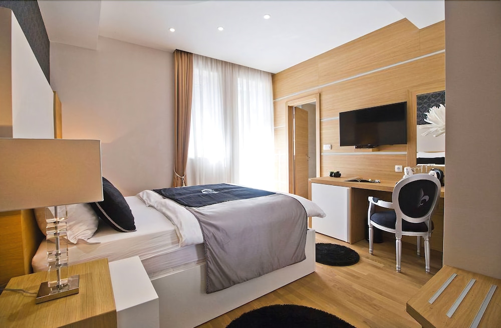 Deluxe Double Room, Balcony (VIP 3)