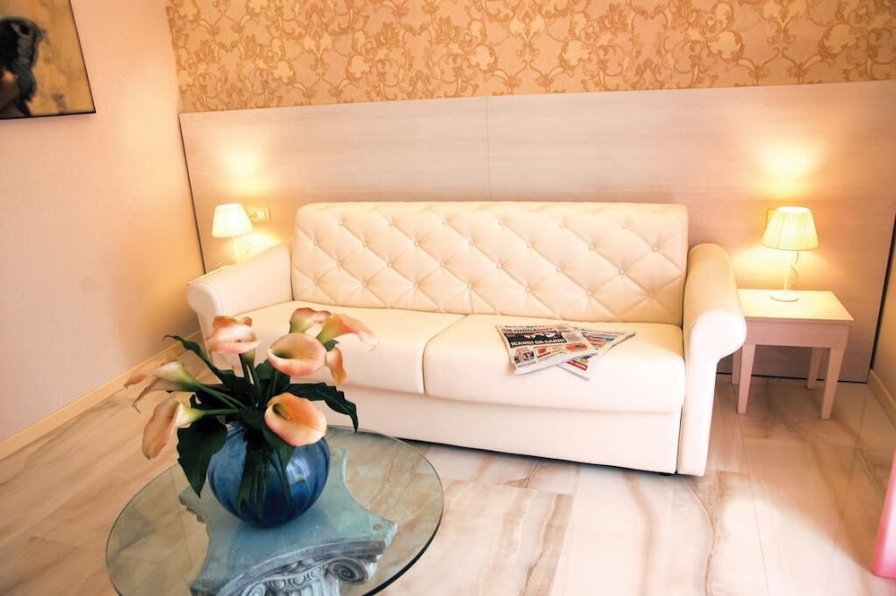 Deluxe Double or Twin Room photo 1
