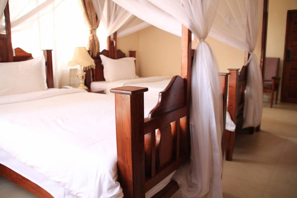 Economy Twin Room photo 3