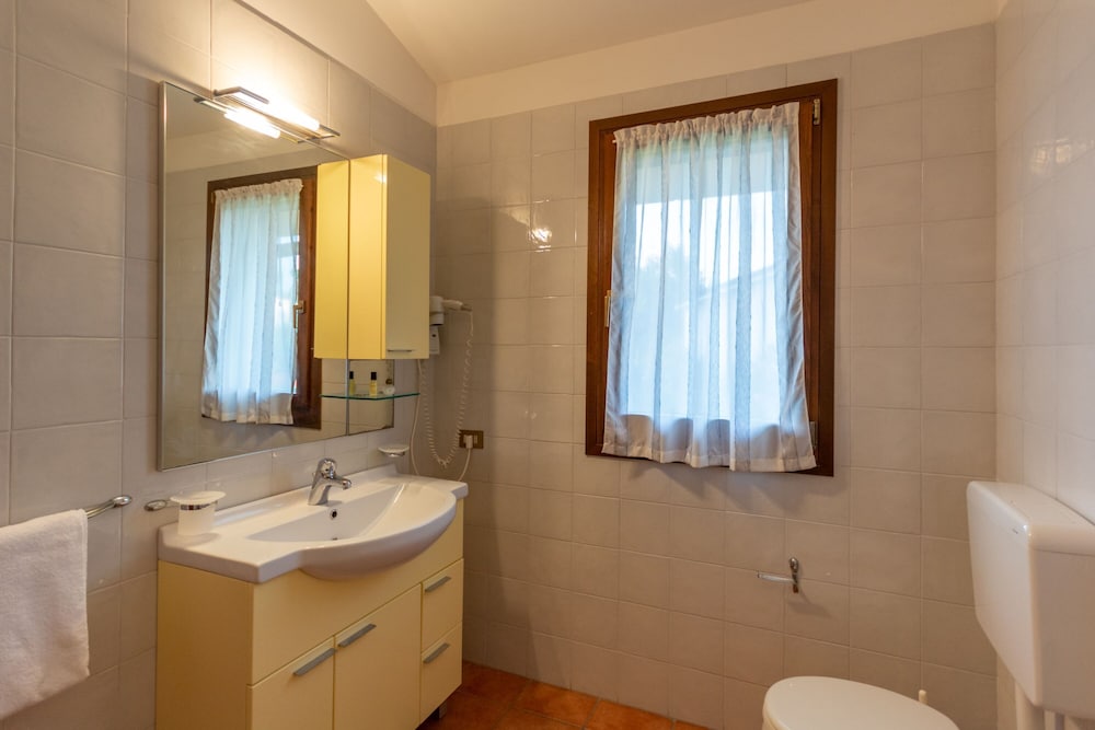 Family House, 3 Bedrooms, 2 Bathrooms, Sea Facing (Albarella V4p 2) photo 3