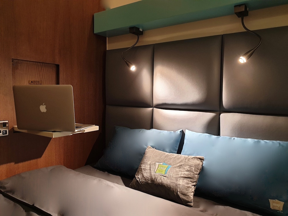 Single or Double YAWN Cabin - 8 Hour Night Stay from 23:00-07:00 hrs (11pm-7am) No Bathroom photo 2