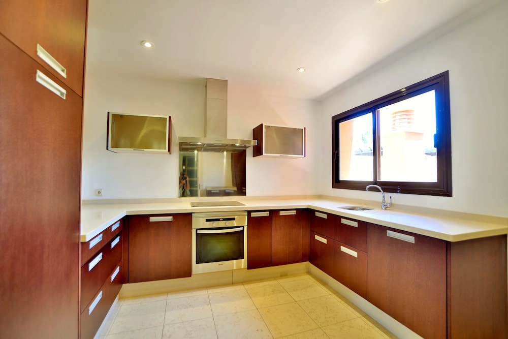 Apartment, 3 Bedrooms, 2 Bathrooms (2 Adultos + 4 Children) Apartment, 3 Bedrooms, 2 Bathrooms (2 Adultos + 4 Children)