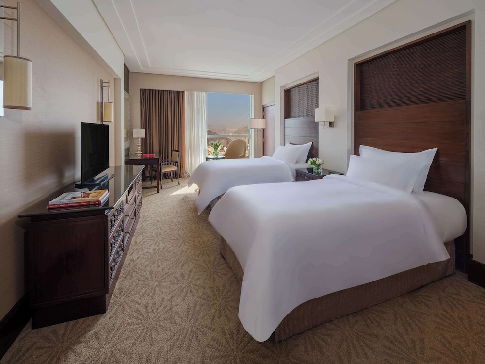 Fairmont, Twin Room, 2 Twin Beds, City View - Photo 5