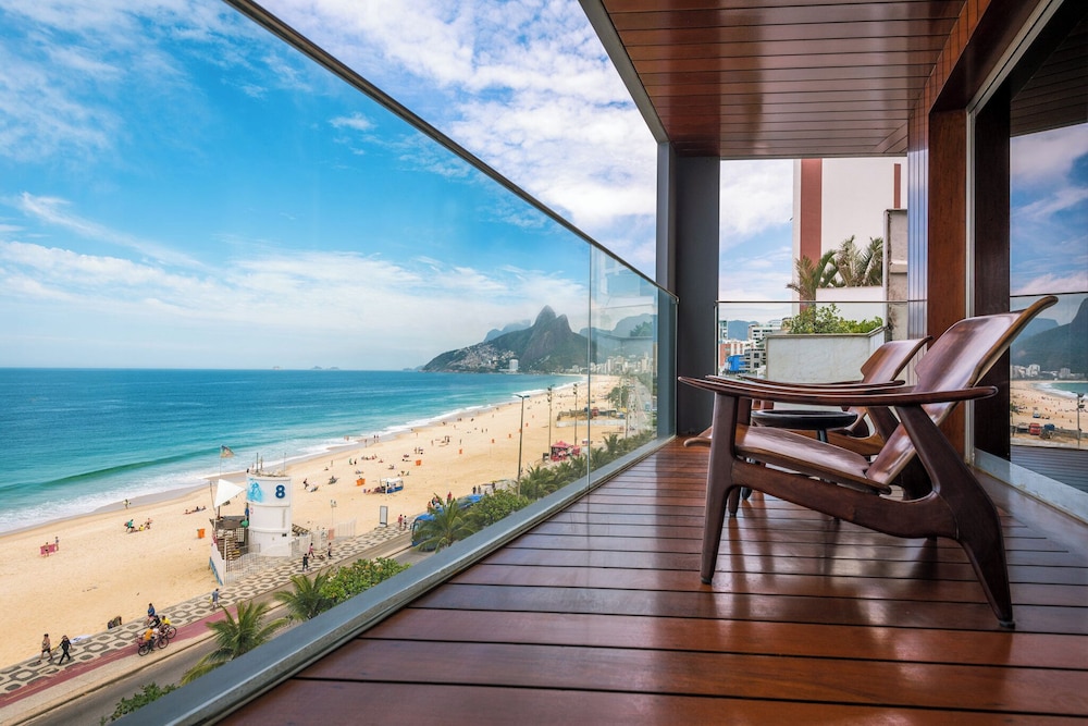 Deluxe Room, 1 King Bed, Oceanfront