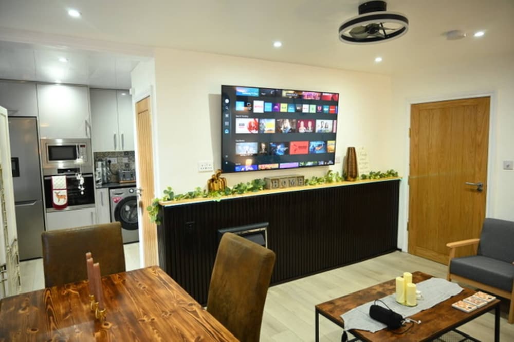 Watermead Retreat Bungalow, Photo 9