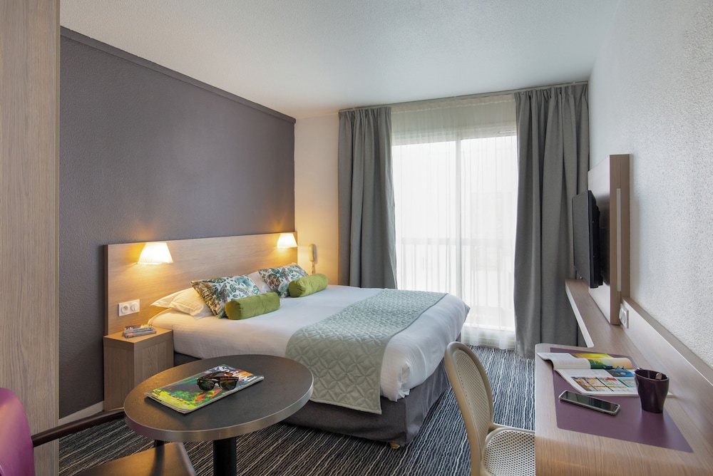 Standard Room, 1 Queen Bed, Non Smoking - Photo 2