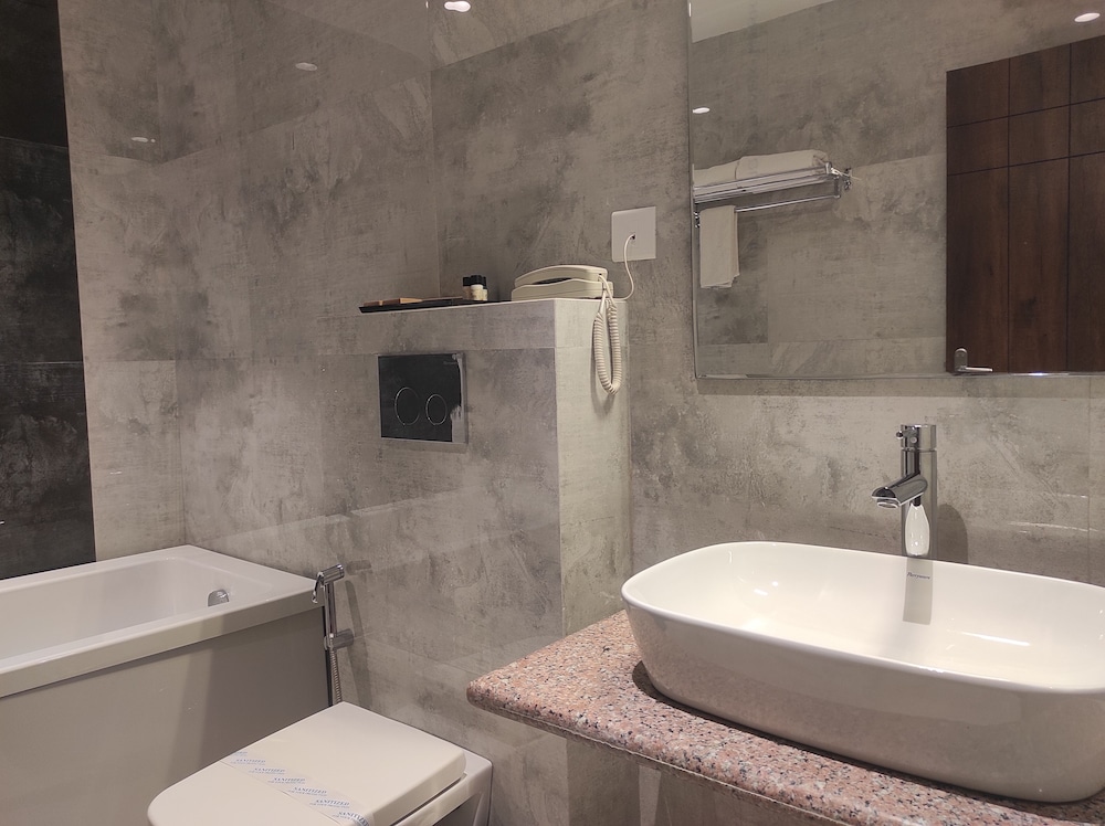 Suite - Photo 7