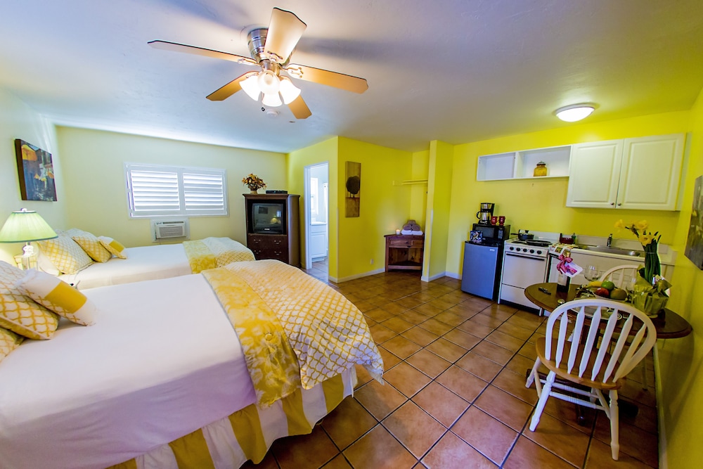 Standard Room, 2 Queen Beds, Kitchenette