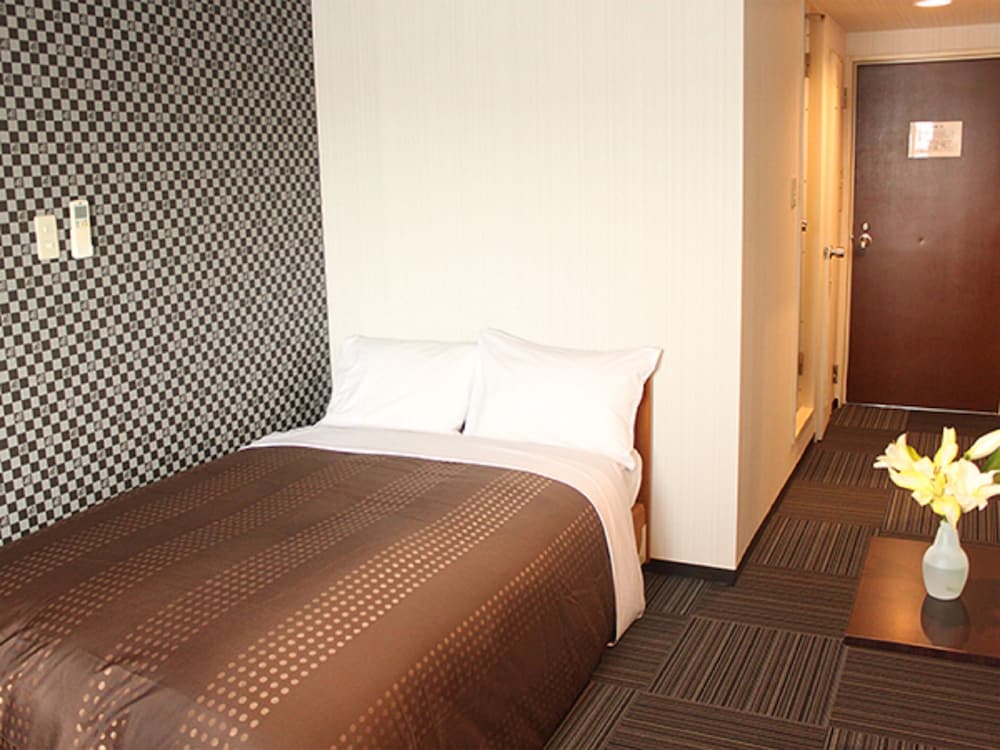 Deluxe Single Room (2 People, Bed Size 120 x 195cm) Smoking photo 2
