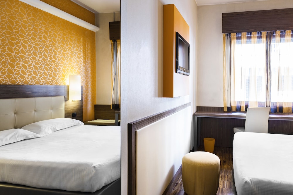 Premium Double Room Single Use thumbnail 5