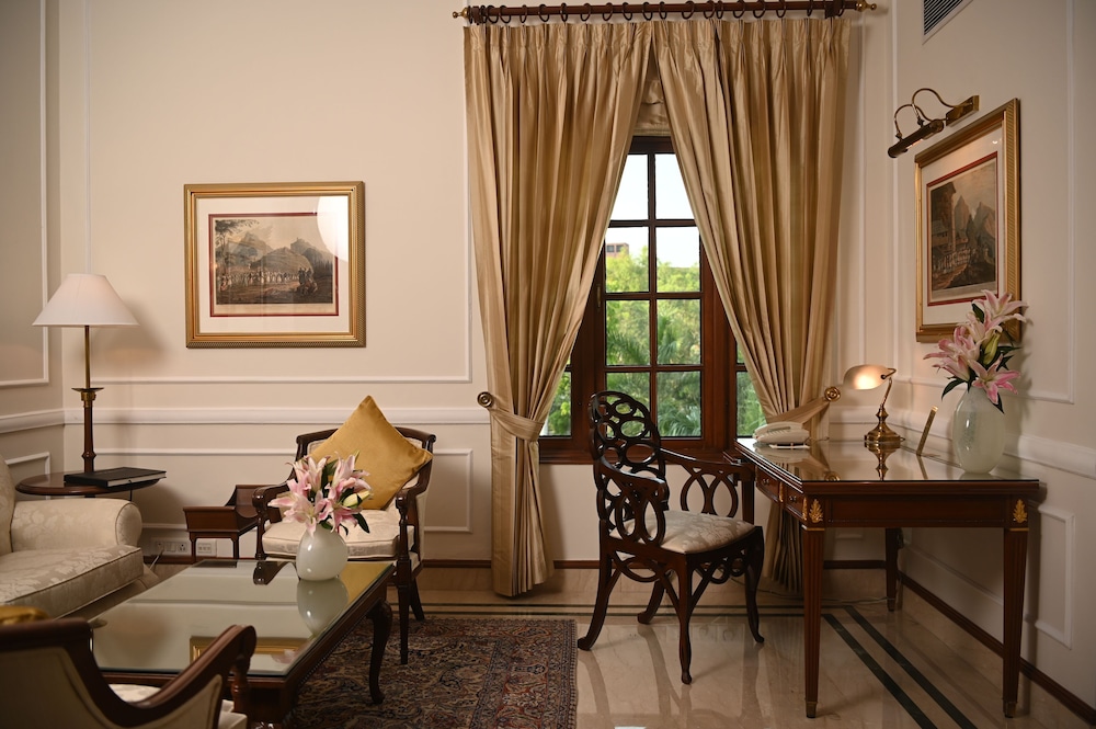 Luxury Suite - Photo 6