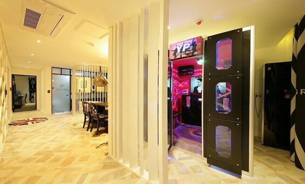 Party Room (Karaoke) photo 2