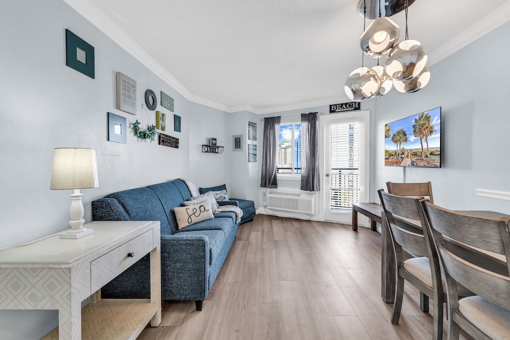 Signature Apartment, 1 Bedroom, Balcony, Partial Ocean View