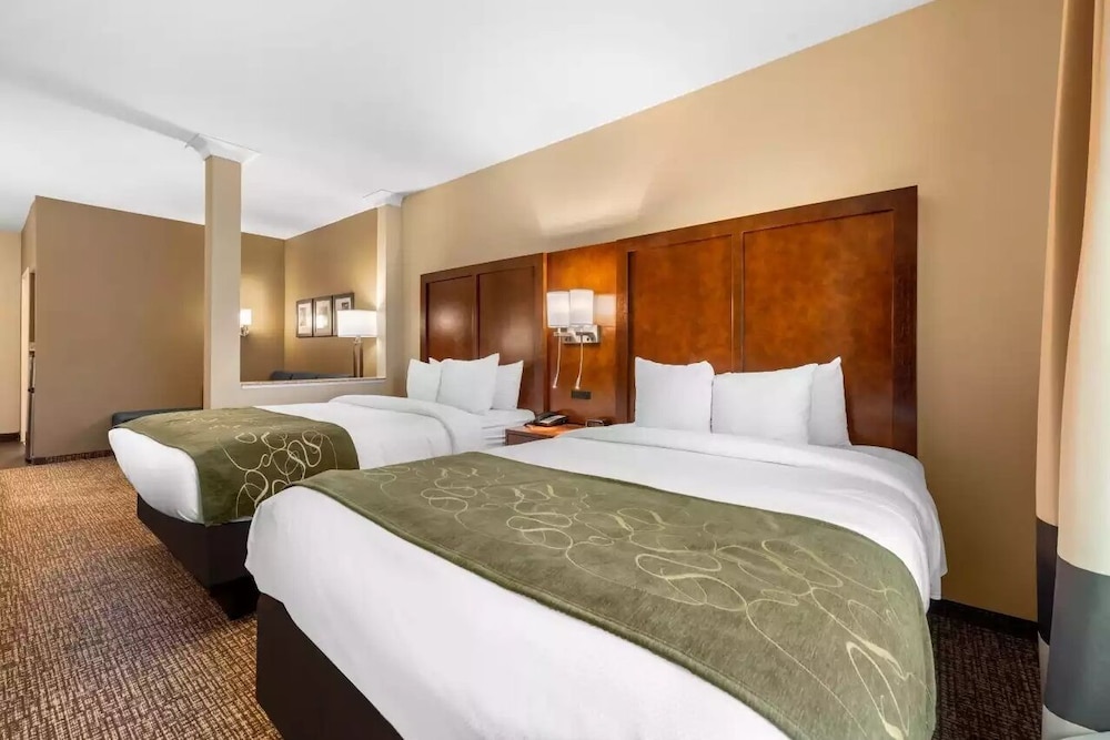 Suite, 2 Queen Beds, Non Smoking (Upgraded)