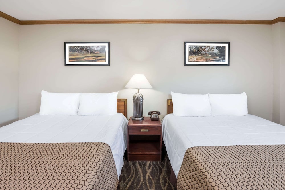 Deluxe Room, 2 Queen Beds, Non Smoking photo 1