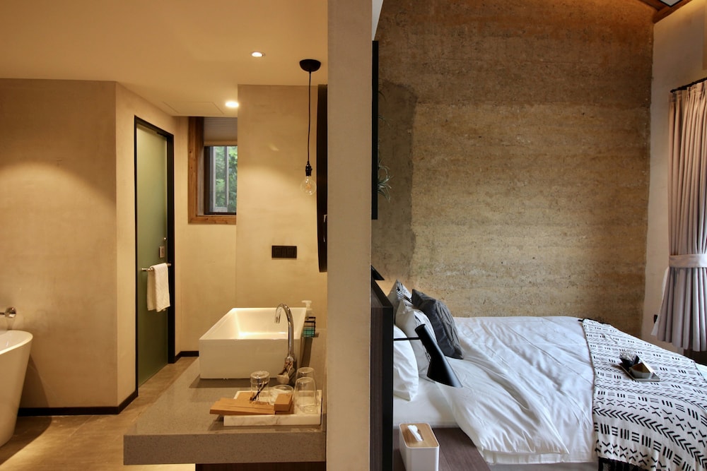 Superior Double Room(2nd Floor)