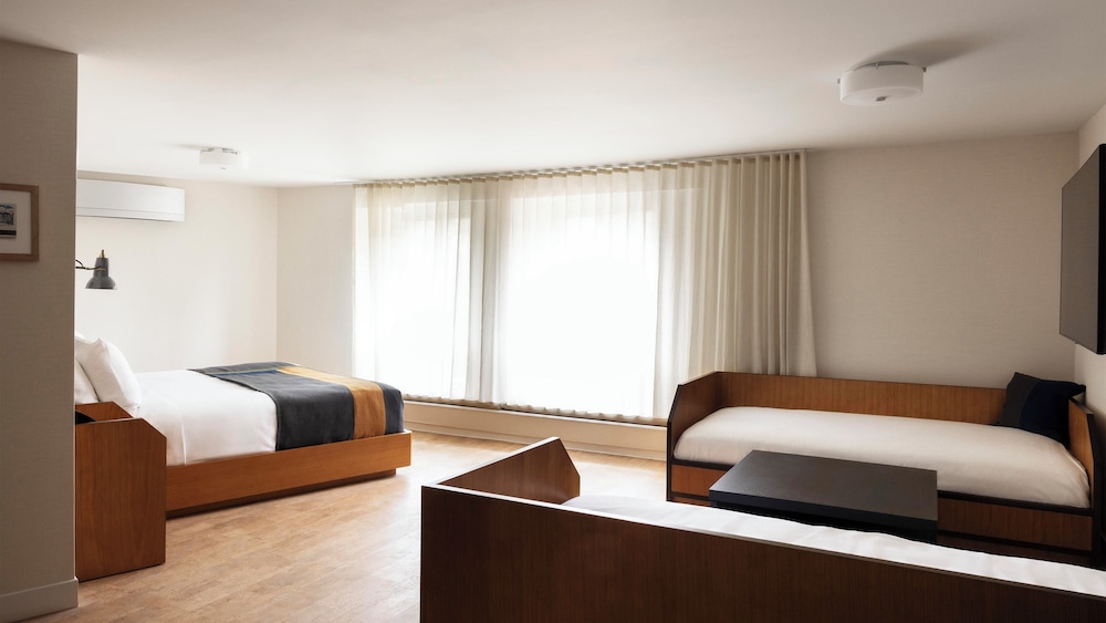 Suite, 3 Twin Beds, Mountain View