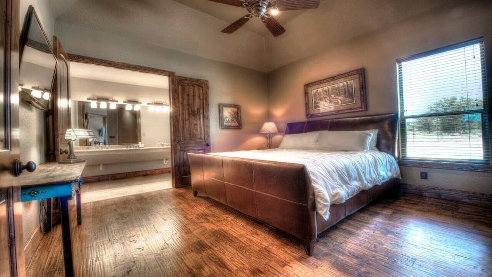 Deluxe Cabin, Multiple Beds