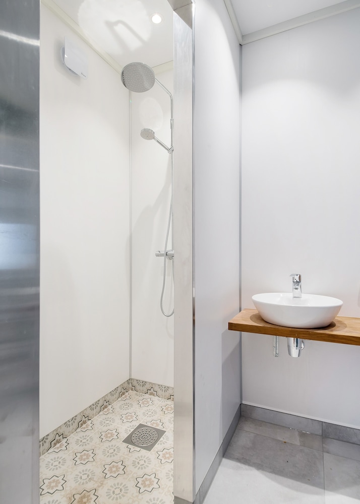 Basic Triple Room photo 3