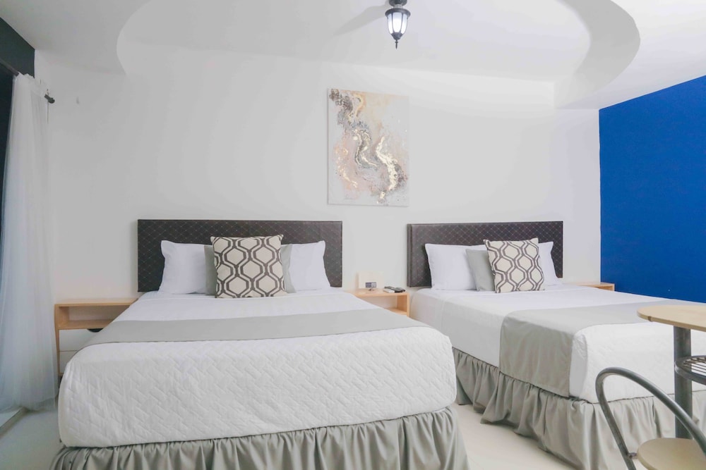 Deluxe Quadruple Room, 2 Queen Beds, Private Bathroom, Courtyard View photo 1
