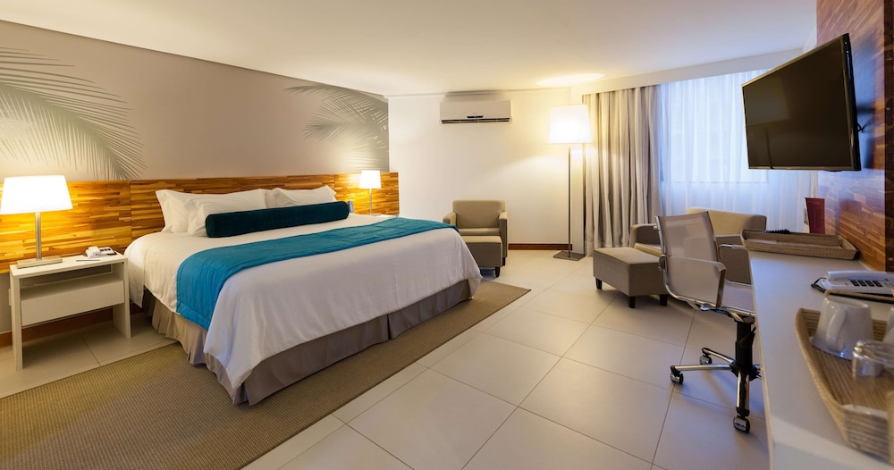 Suite, 1 King Bed, Non Smoking, Balcony (Living Room)
