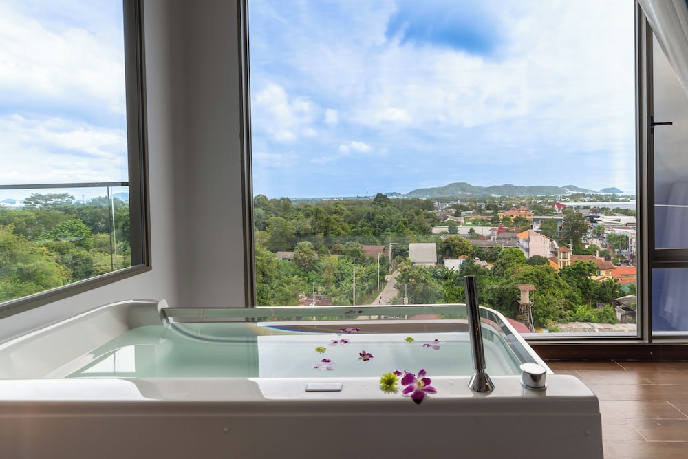 Premium Family Suite - Photo 12