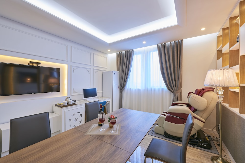 Royal Suite (Styler, Massage Chair) photo 2