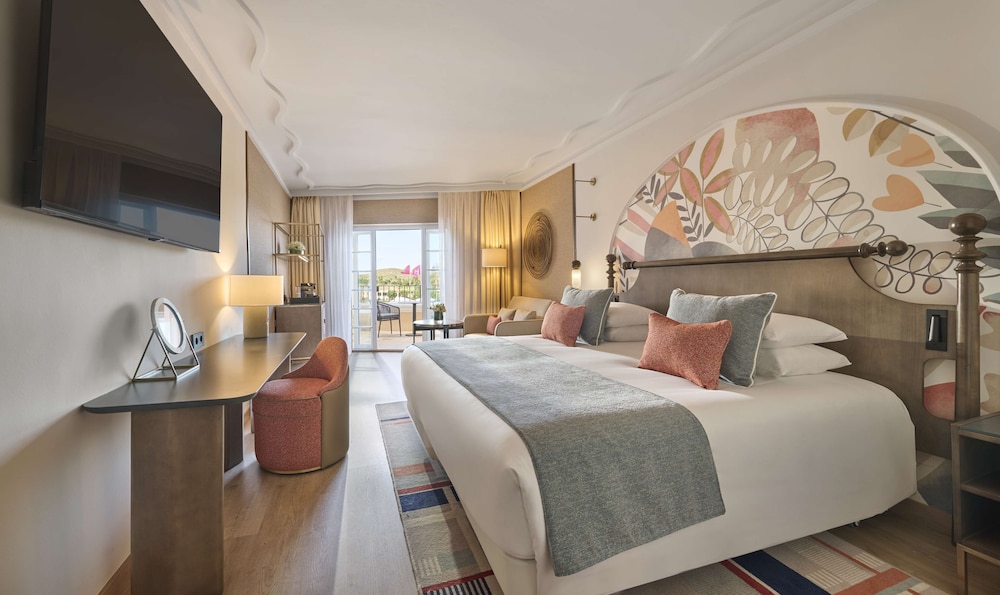 Room, 2 Twin Beds, Terrace, Golf View (Grand Club Access) thumbnail 6
