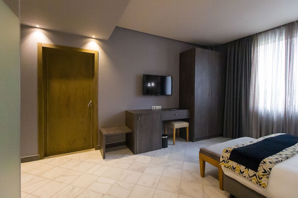 Deluxe Double Room - Photo 12
