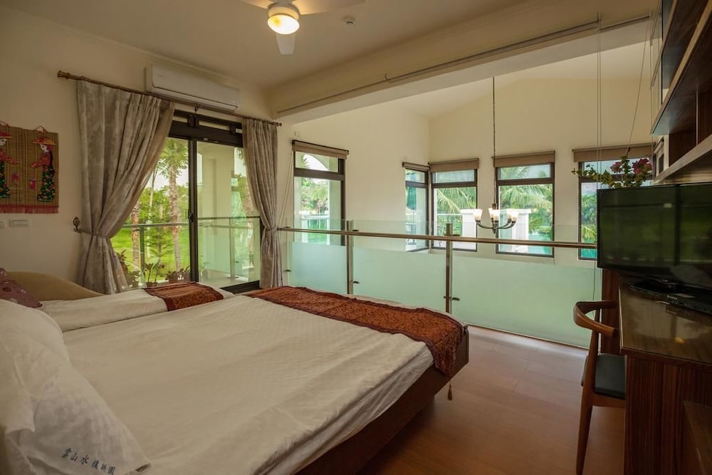 Deluxe Double Room, Lake View photo 1