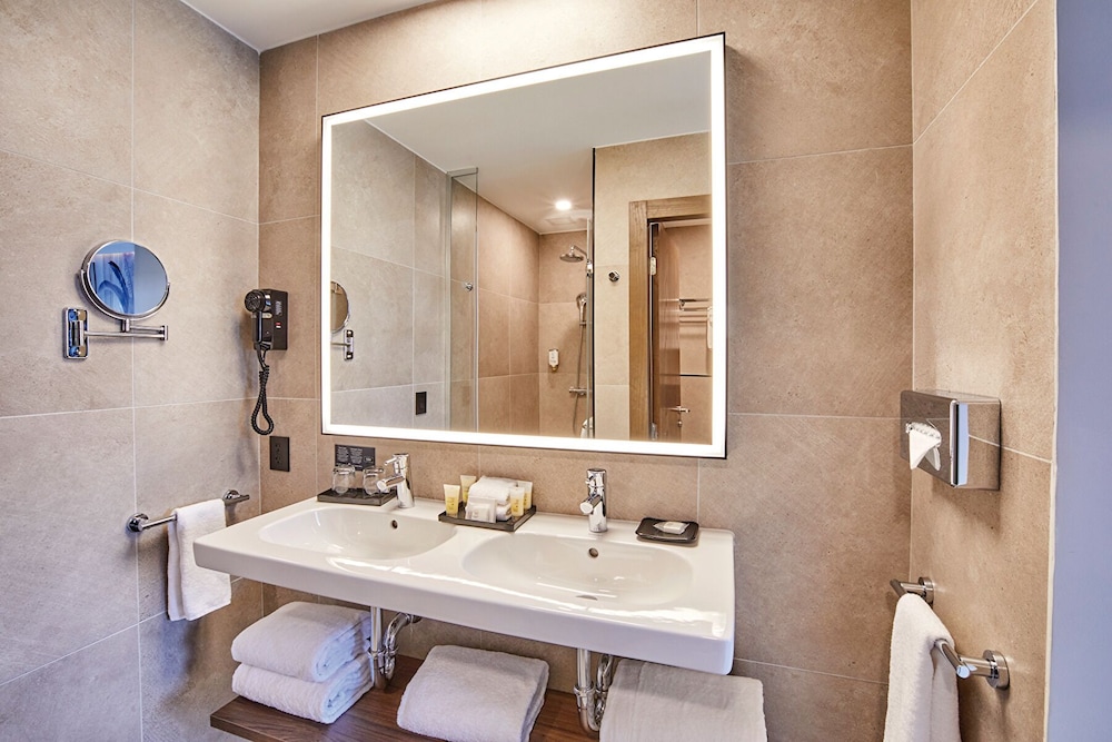 Senior Suite (Manhattan Package)