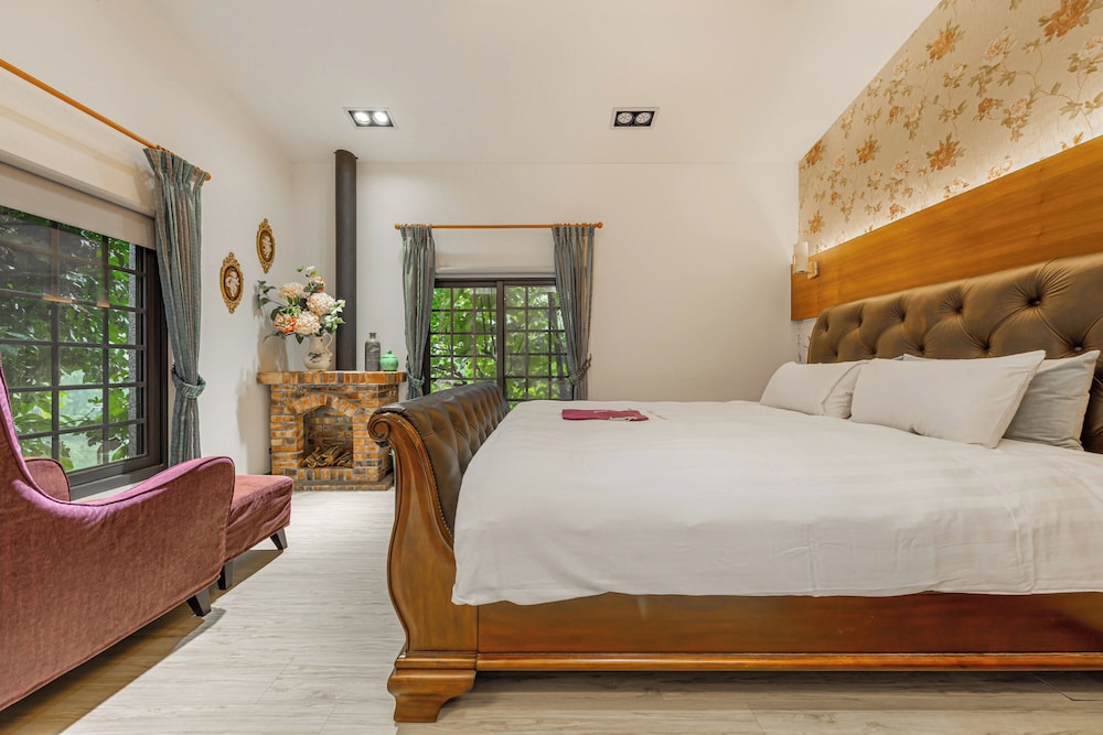 Deluxe Double Room with Bathtub photo 2