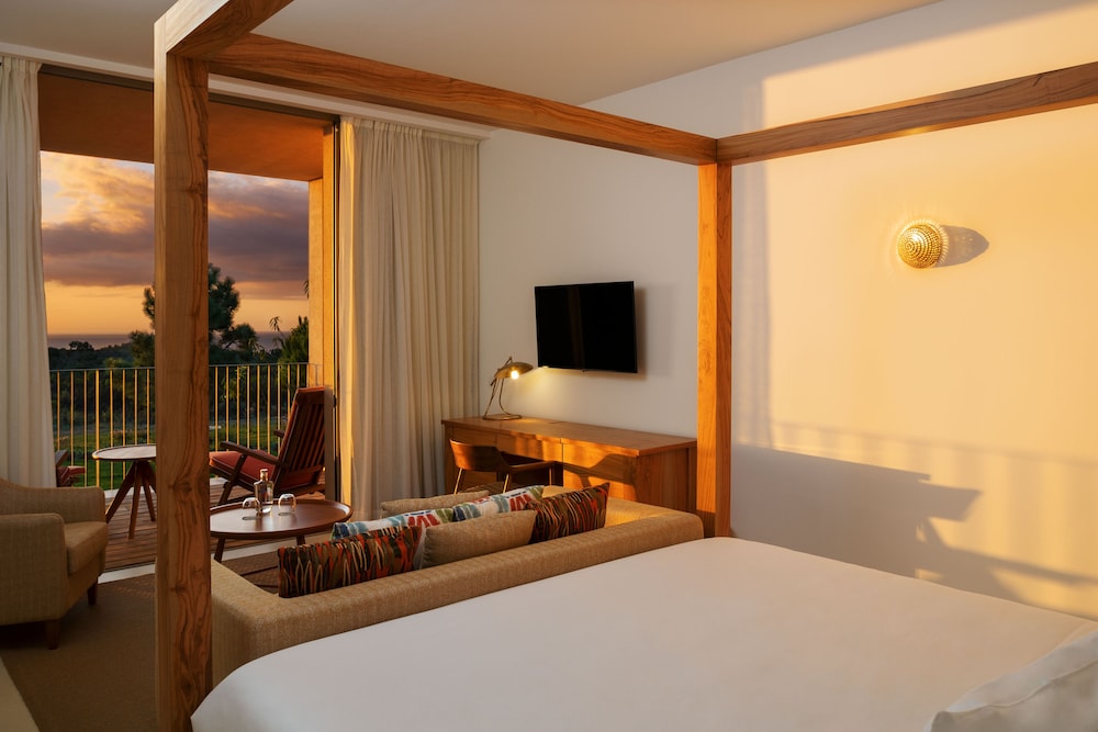 Ocean View Premium Room with Balcony - Photo 6