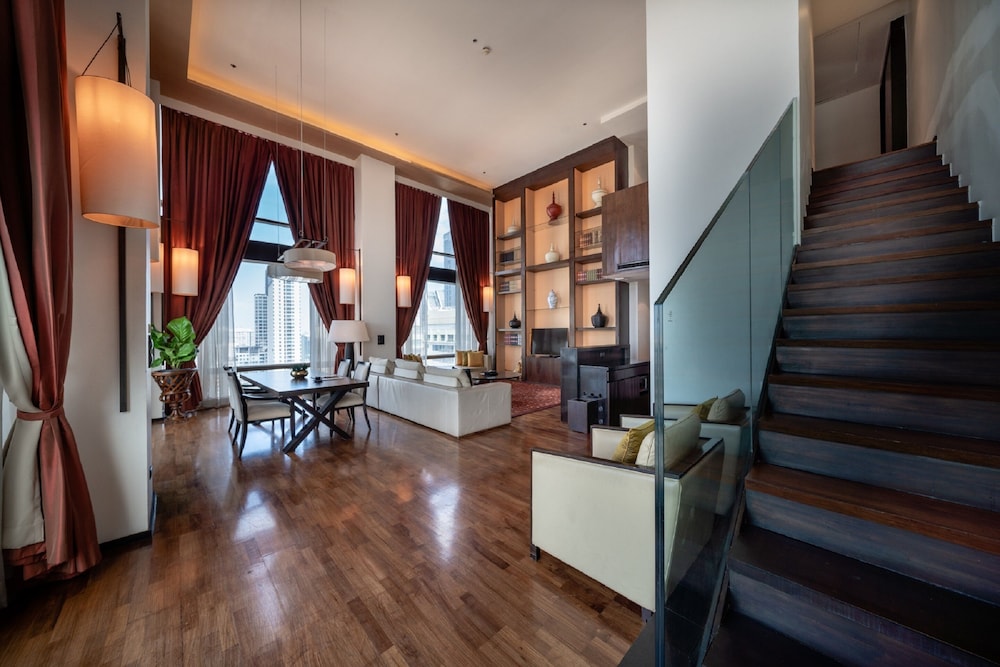 GRAND DUPLEX SUITE, Piano Club Privilege, Separate Living Room