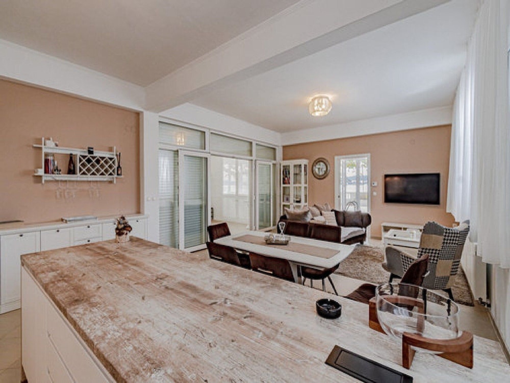 Villa photo 1