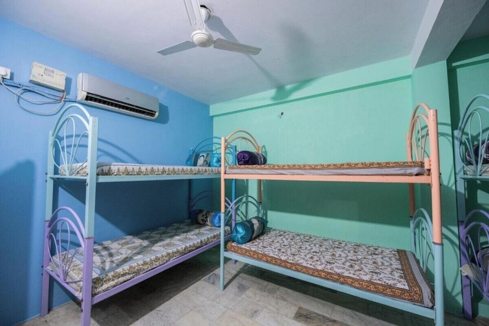10 Bed Mixed Dormitory