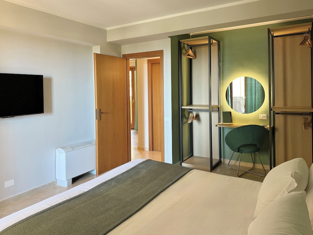 Panoramic Suite, Sea View - Photo 6