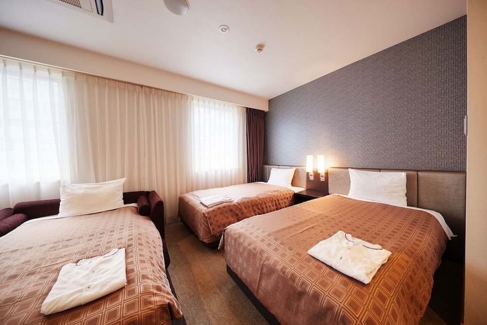 Triple Room, Smoking