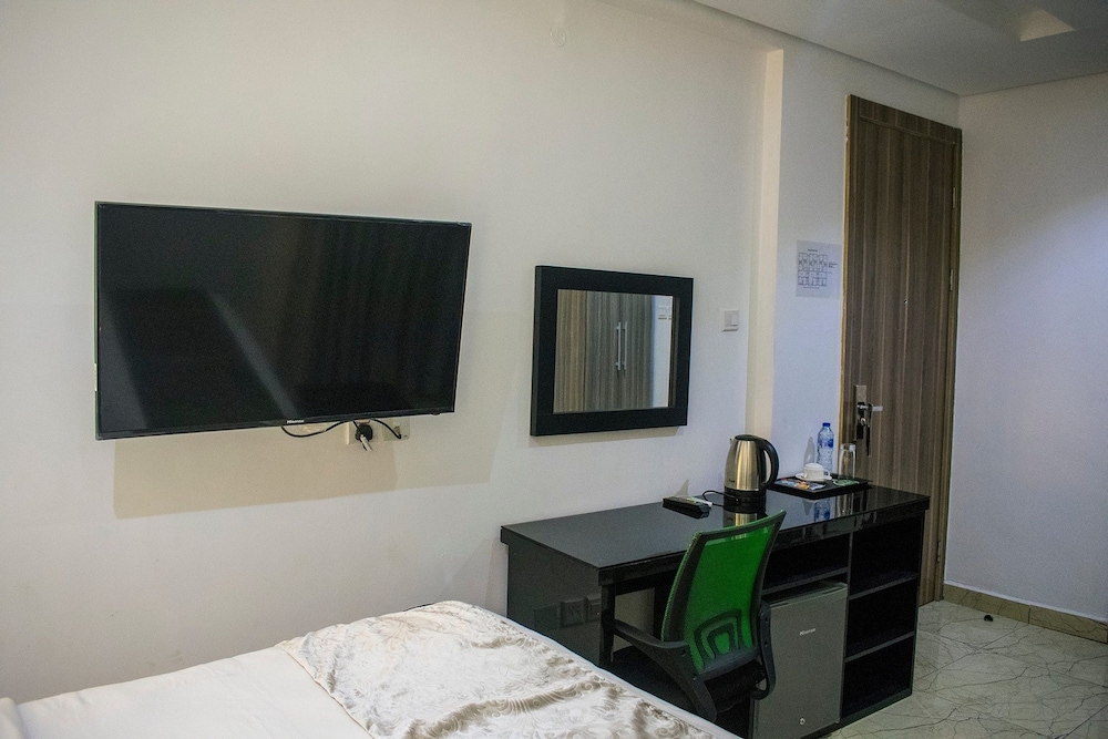 Deluxe Room - Photo 5